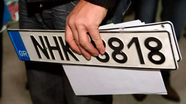 Муниципальная полиция Афин начала снимать номера и изымать права за неправильную парковку