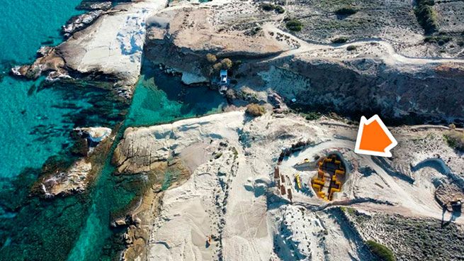 Саракинико на Милосе: государство требует вернуть ландшафт после «строительного преступления»