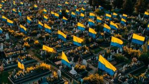 Военные кладбища Украины с высоты дрона: пугающая цена почти четырёх лет войны