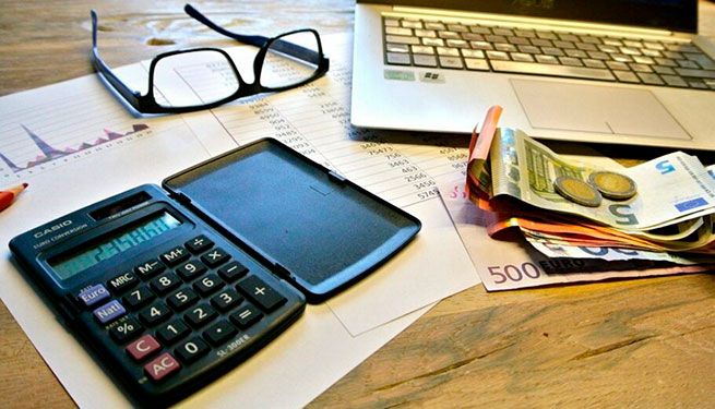 Какие подарки и льготы в натуральной форме не облагаются налогом: полный гид к декларациям 2026