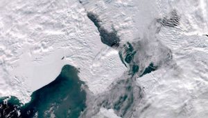 Аляска: Перевернулась гигантская нефтяная буровая платформа