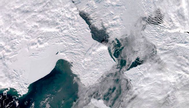 Аляска: Перевернулась гигантская нефтяная буровая платформа