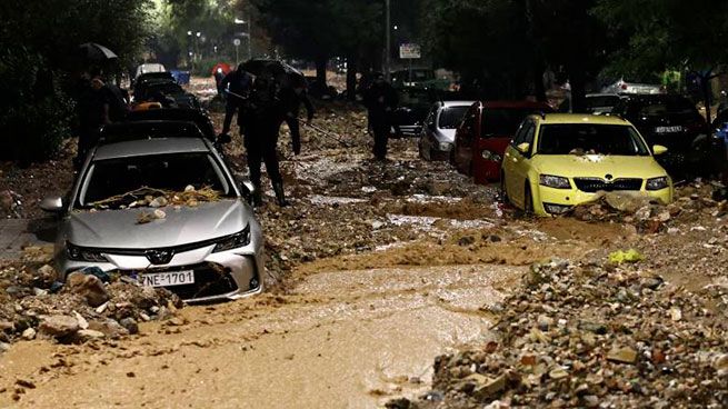В Глифаде погибла женщина: ее унесло бурным потоком воды, и зажало под автомобилем