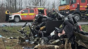 Шокирующие кадры трагедии в Румынии: фургон с болельщиками ΠΑΟΚ превратился в бесформенную груду металла