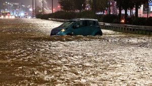 Непогода обрушилась на Грецию: жертвы, подтопления и закрытые школы
